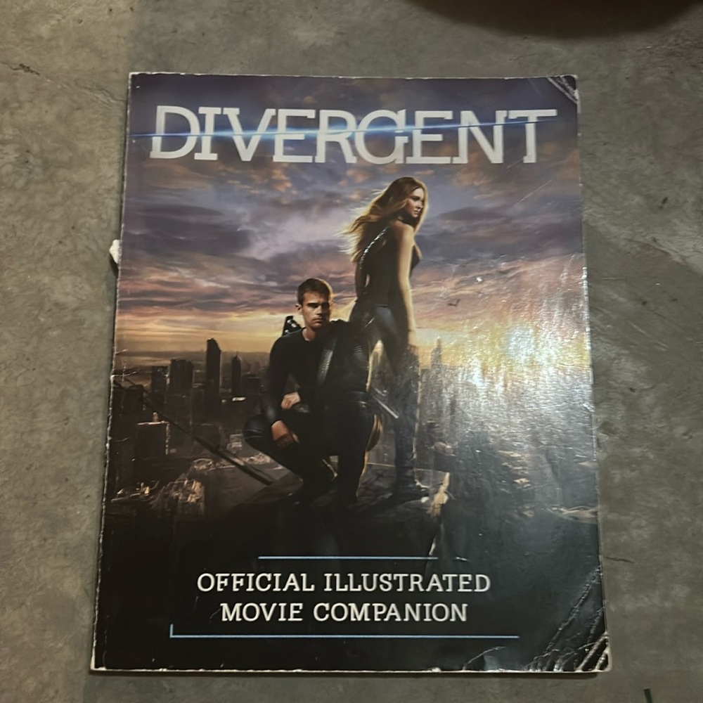 Collectable Divergent Movie Companion